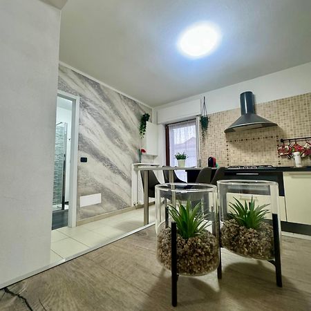 Casa Alessio - Elegante Appartamento Nel Cuore Di Cesano Maderno Eksteriør bilde