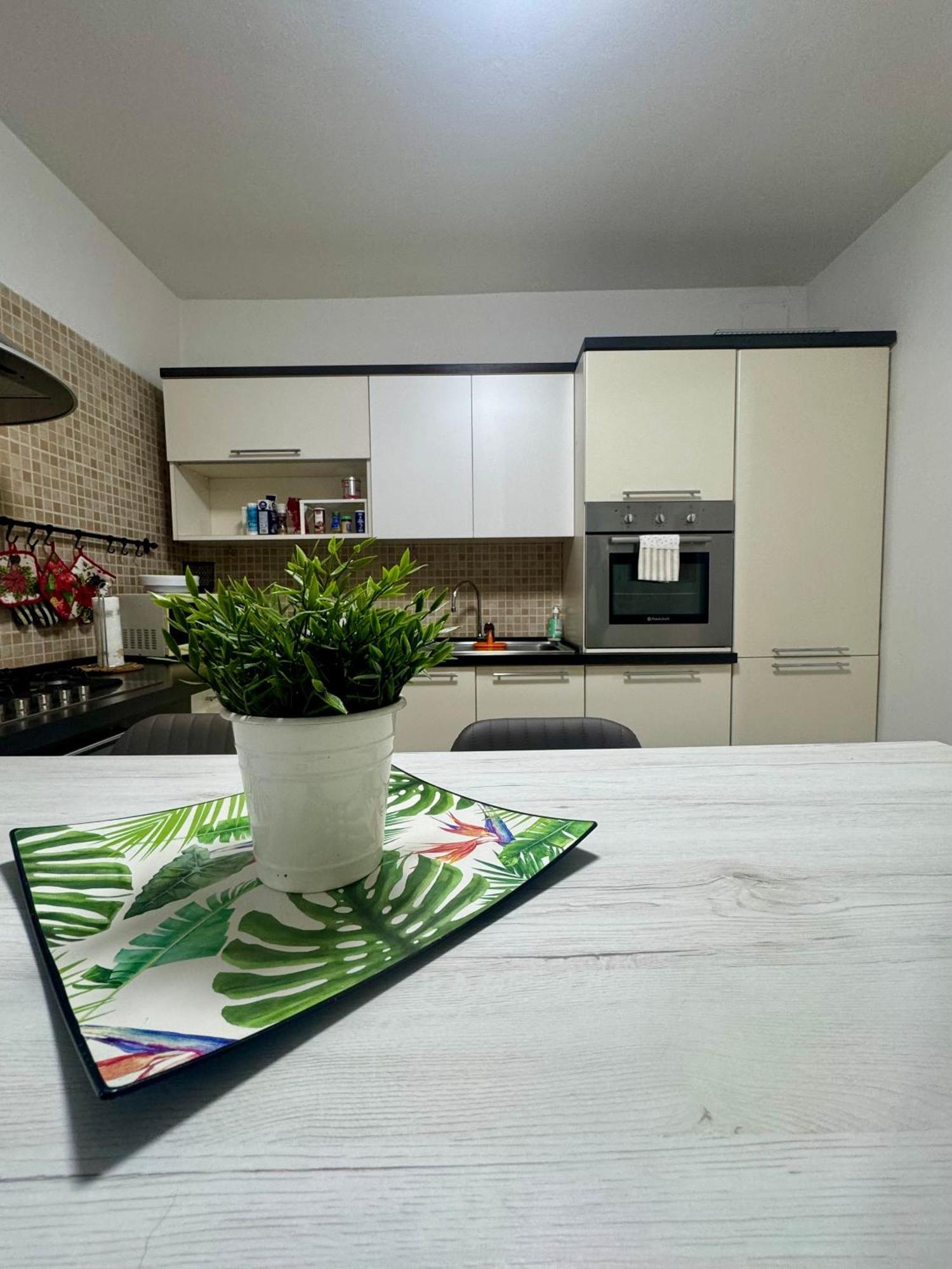 Casa Alessio - Elegante Appartamento Nel Cuore Di Cesano Maderno Eksteriør bilde