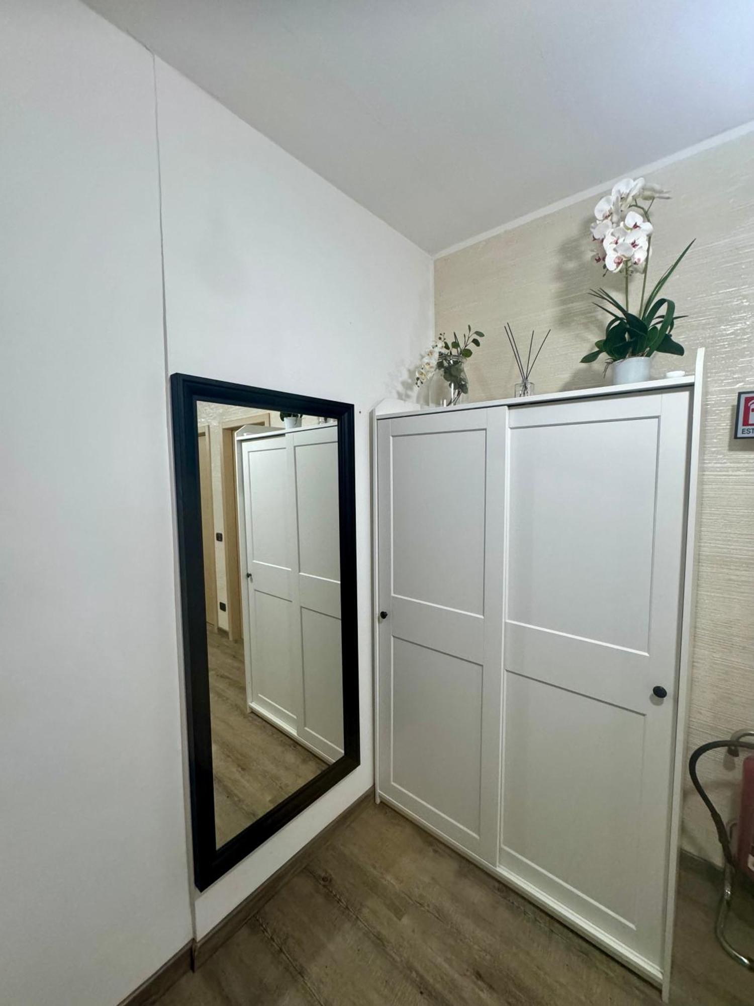 Casa Alessio - Elegante Appartamento Nel Cuore Di Cesano Maderno Eksteriør bilde